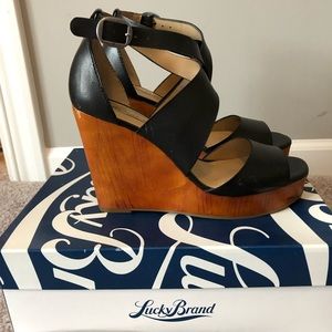 Lucky Brand Black wooden wedges
